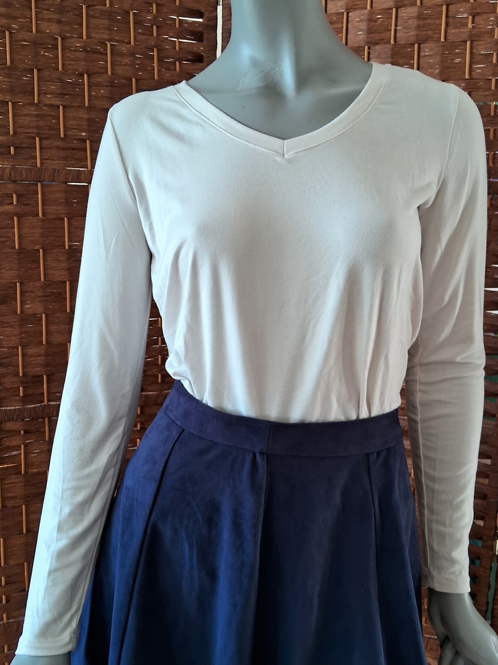 🌟 3/$30. Women's Cream Long-Sleeve V-Neck Top